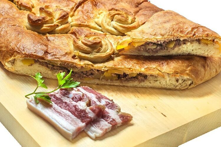 Пирог с картофелем и фаршем